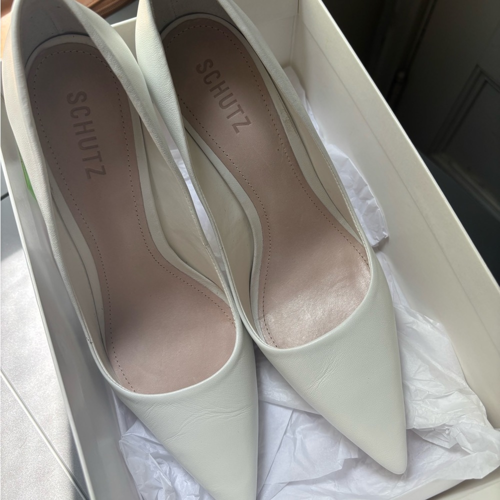 SCHUTZ White Heels Elegant Pointed-Toe Pumps